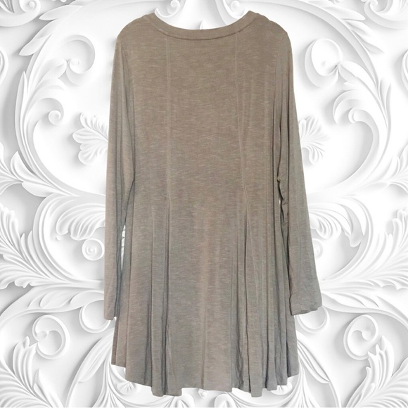 Soft Surroundings Grey Hi-Low V-Neck Tunic Top Size Medium - Picture 2 of 2